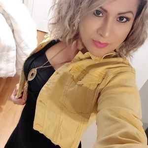 Meet your Posher, Alejandra